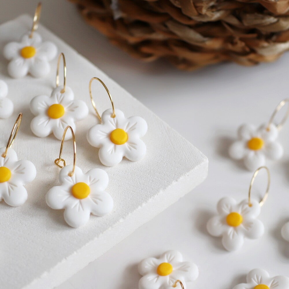 Mini Daisy Earring
