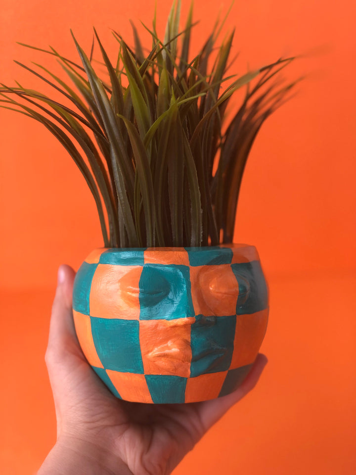 Checkered Head Pot