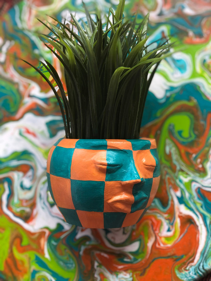 Checkered Head Pot