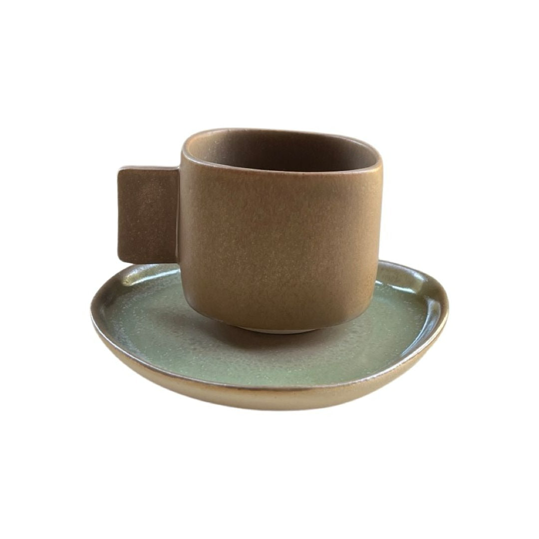 #color_brown-cup-green-plate