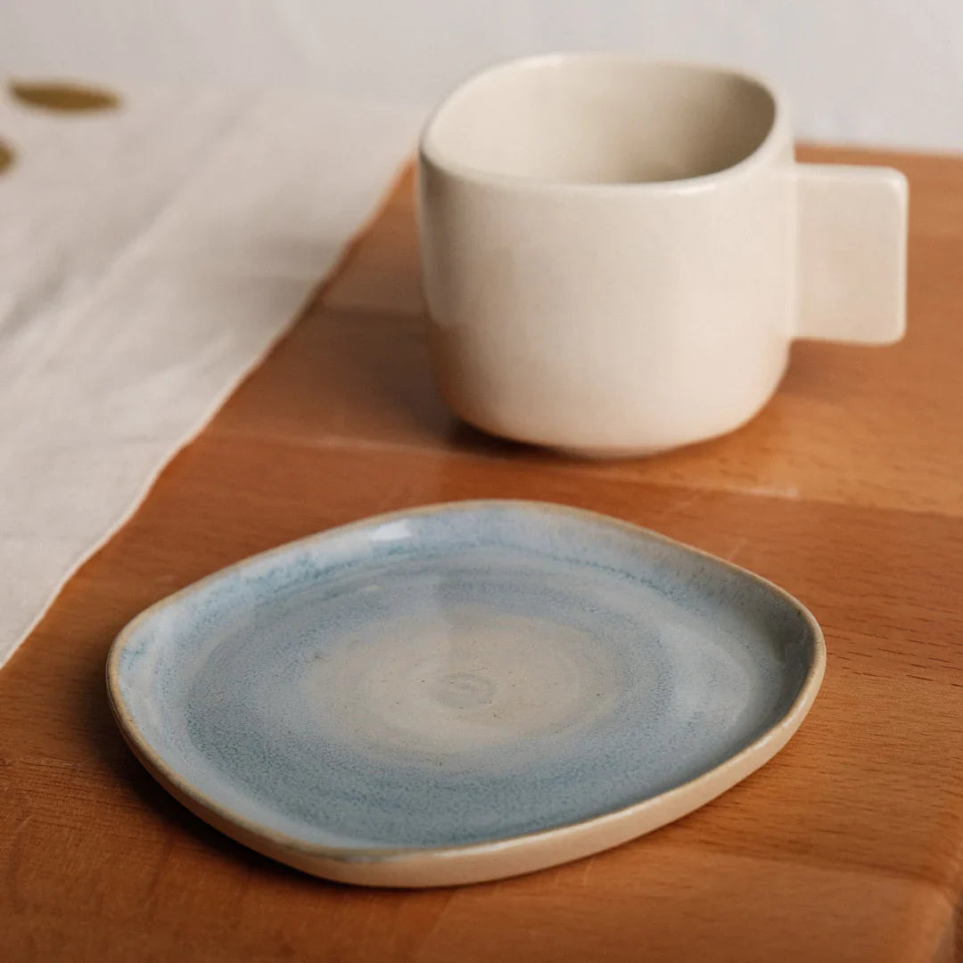 #color_white-cup-blue-plate